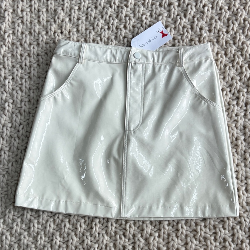 ILLA ILLA White Patent Mini Skirt with Front Seam
